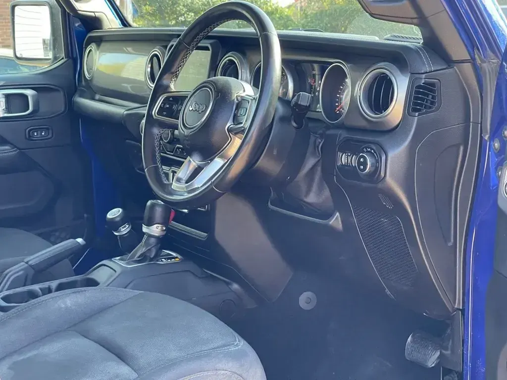 Begagnad Jeep Wrangler Sahara 272 HK (200 kW) 2019 Blå SUV