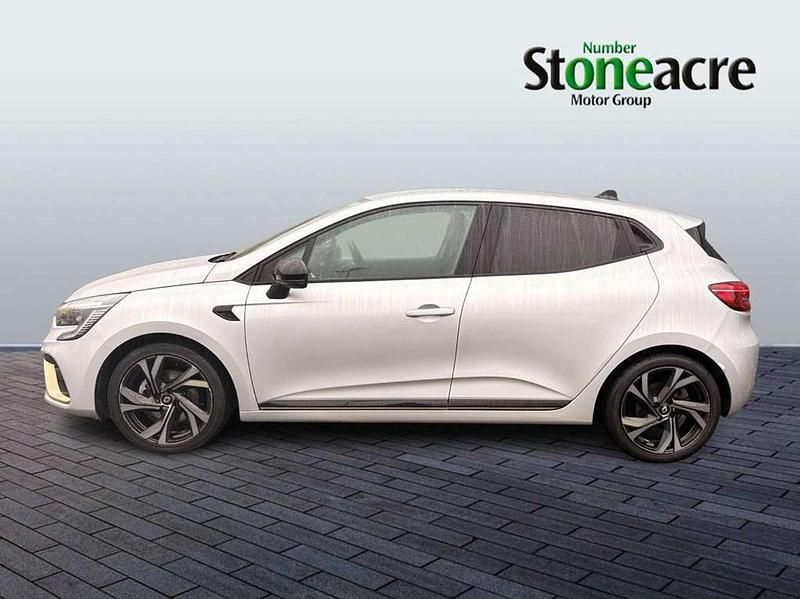 Used Renault Clio V Engineered 143 HP (105 kW) 2023 Silver Hatchback