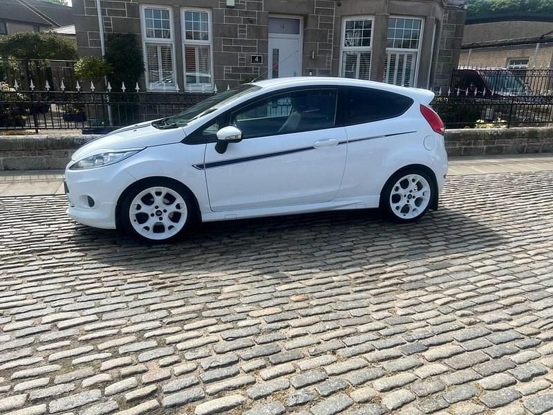 Used Ford Fiesta S 132 HP (97 kW) 2011 White Hatchback