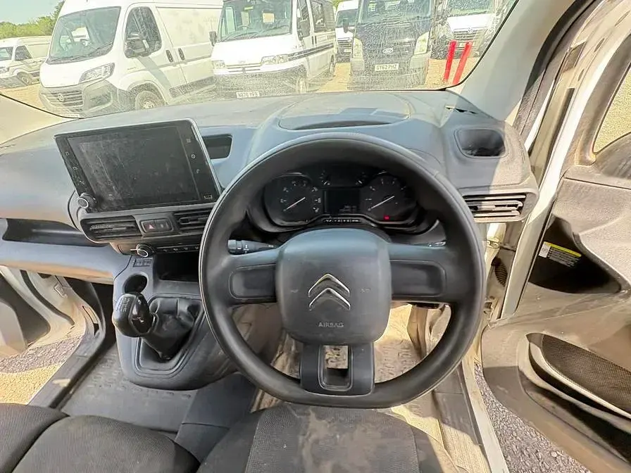 Used Citroën Berlingo Start 75 HP (55 kW) 2020 White MPV