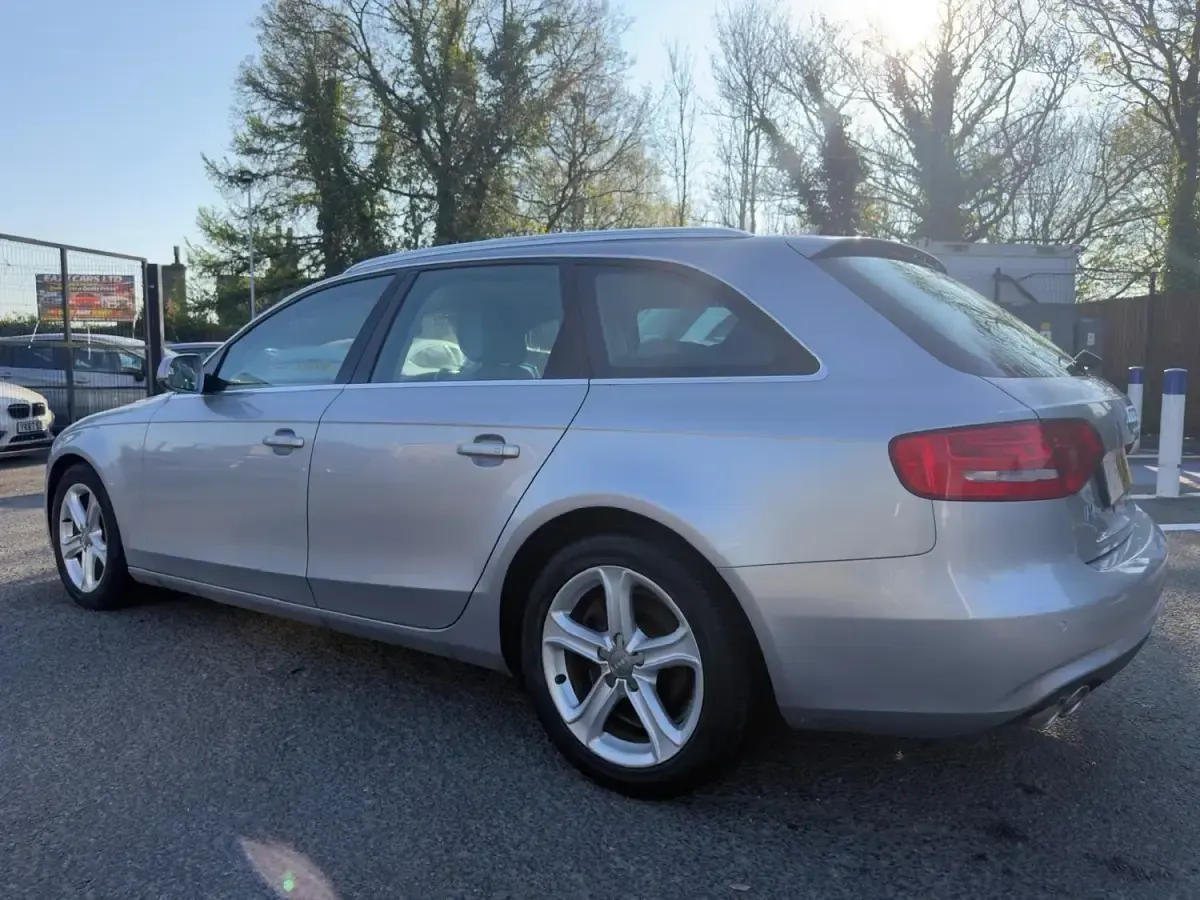 Usado Audi A4 Design 163 HP (119 kW) 2015 Prateado Carrinha