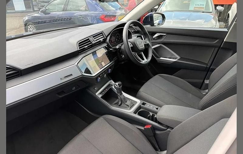 Begagnad Audi Q3 Design 150 HK (110 kW) 2023 Blå SUV