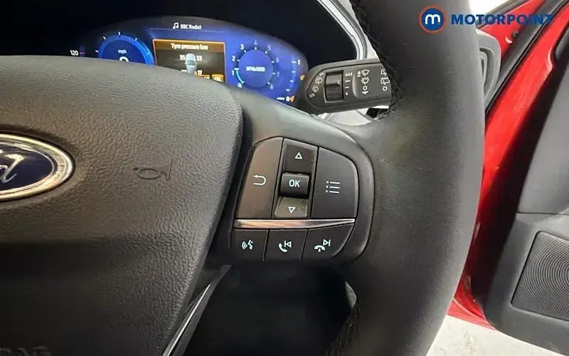 Used Ford Focus Active X 125 HP (91 kW) 2023 Red Estate