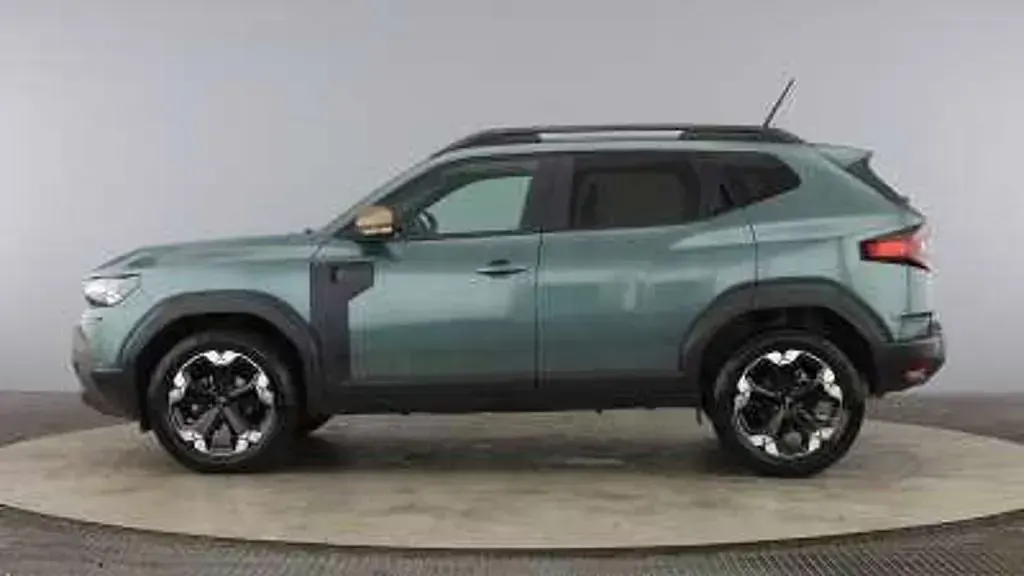 Used Dacia Duster Extreme 130 HP (95 kW) 2025 Green SUV