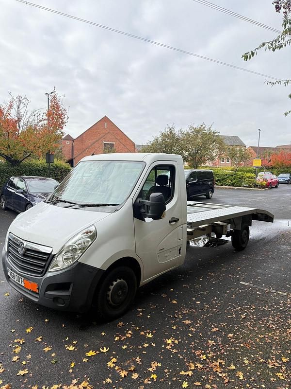Used Vauxhall Movano 145 HP (106 kW) 2018 White MPV
