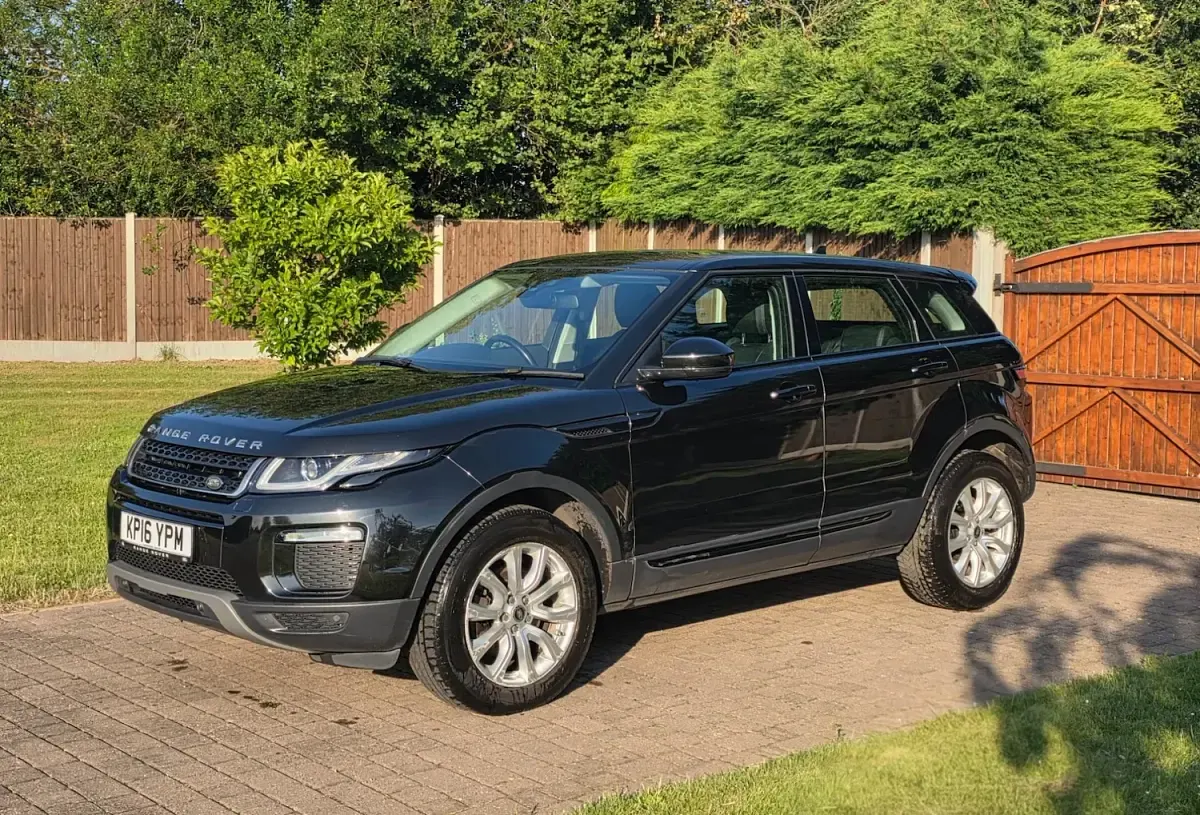 Used Land Rover Range Rover evoque SE 2016 Black Estate