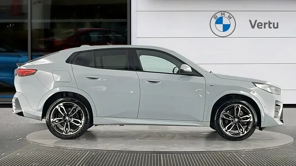 Begagnad BMW X2 M Sport 168 HK (123 kW) 2024 Grå SUV