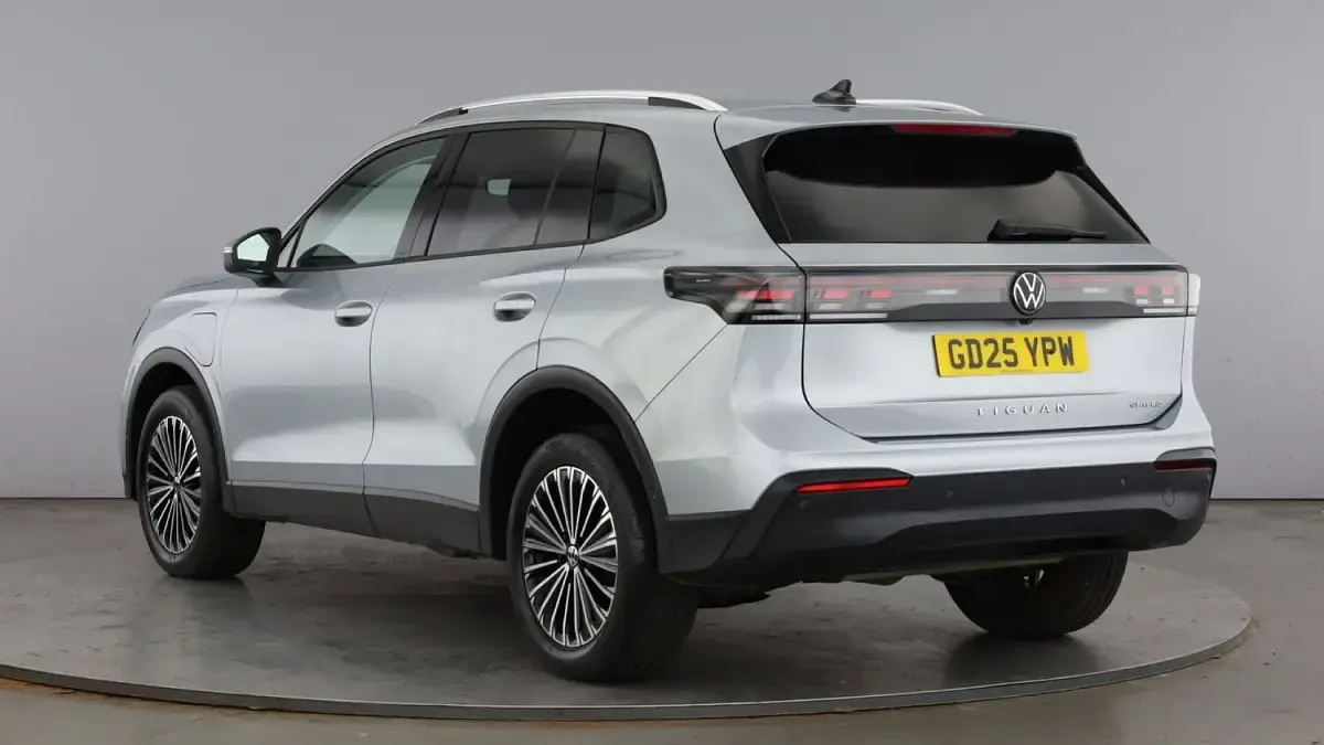 Używany VW Tiguan Match 204 KM (150 kW) 2025 Srebrny SUV