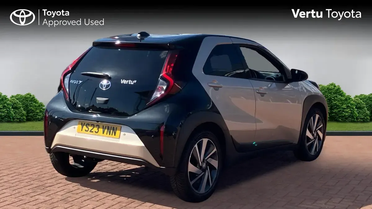 Used Toyota Aygo X 72 HP (52 kW) 2023 Beige SUV
