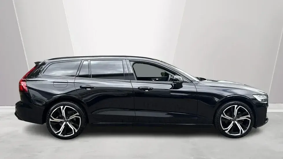 Used Volvo V60 Plus 194 HP (142 kW) 2025 Black Estate
