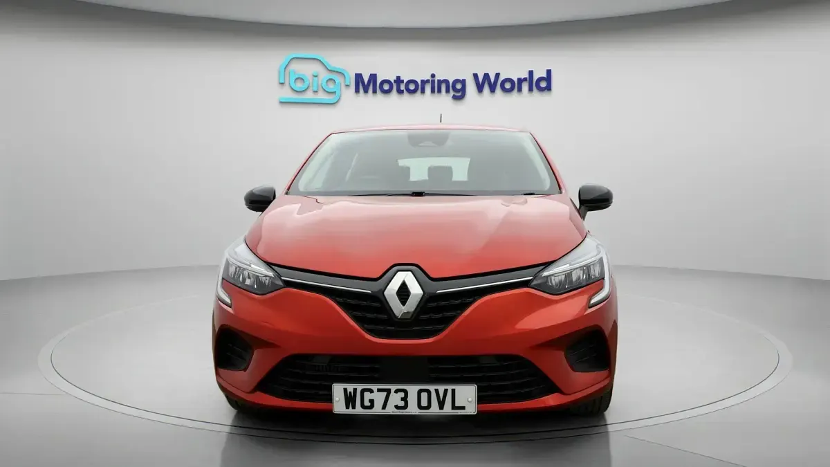 Używany Renault Clio V Evolution 90 KM (66 kW) 2023 Czerwony Hatchback