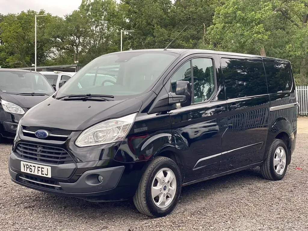 Used Ford Transit Custom Limited 130 HP (95 kW) 2017 Black Van