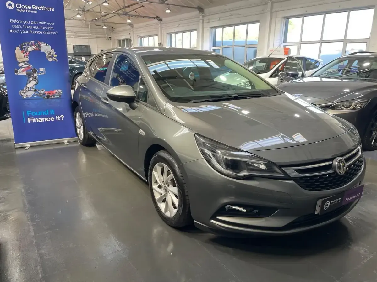 Second-hand Vauxhall Astra Design Edition 110 CP (80 kW) 2019 Gri Hatchback