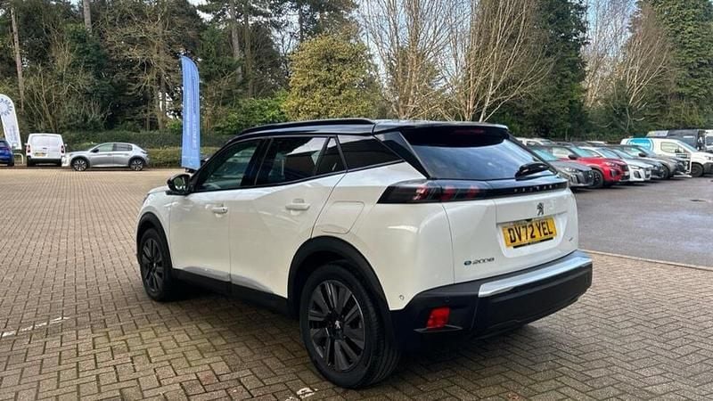 Used Peugeot e-2008 Premium 98 kW (134 HP) 2023 White SUV