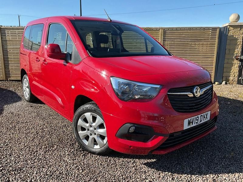 Second-hand Vauxhall Combo S 110 CP (80 kW) 2019 Roșu Monovolum