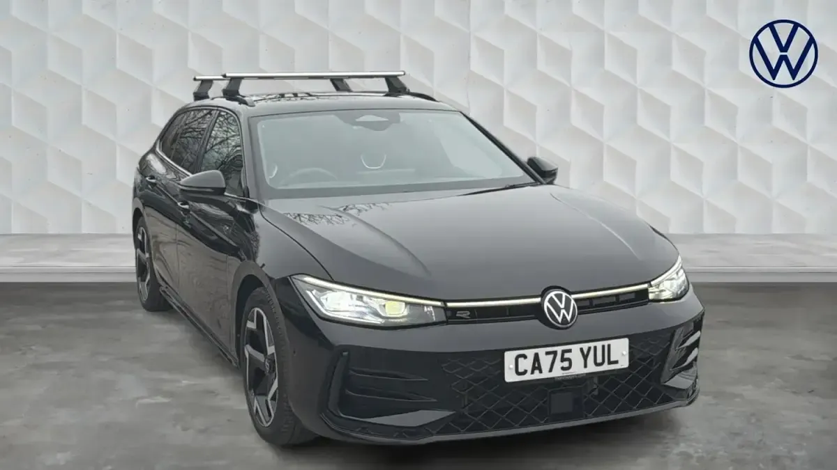Usado VW Passat R-line 204 HP (150 kW) 2025 Preto Carrinha