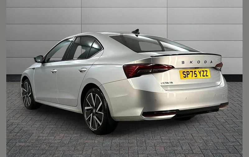 Used Skoda Octavia SportLine 147 HP (108 kW) 2025 Brilliant silver metallic Hatchback