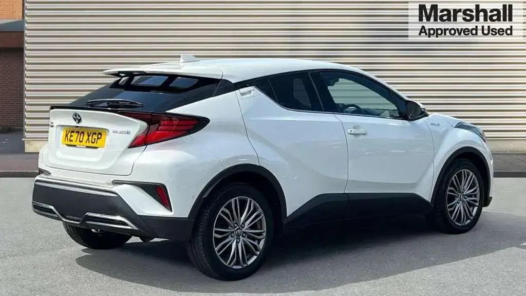 Used Toyota C-HR 184 HP (135 kW) 2021 White SUV