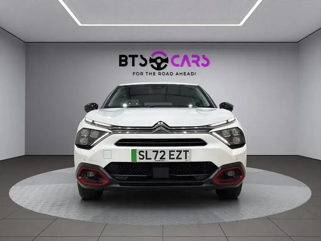 Begagnad Citroën e-C4 Shine 100 kW (136 HK) 2022 Vit Halvkombi