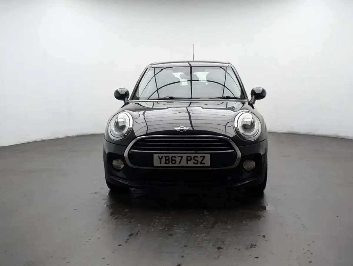 Usado Mini Cooper Hatch 136 CV (100 kW) 2017 Negro Utilitario
