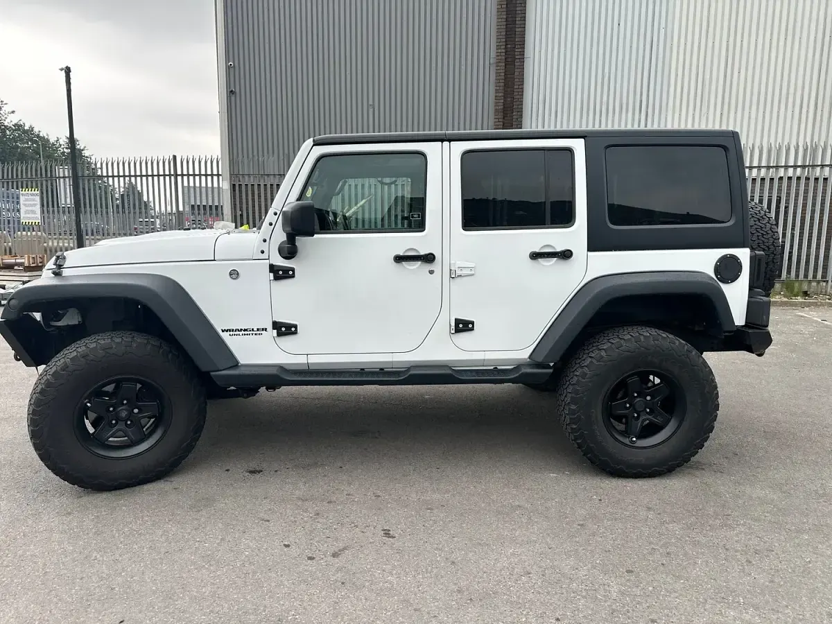Used Jeep Wrangler Rubicon 280 HP (205 kW) 2015 White SUV