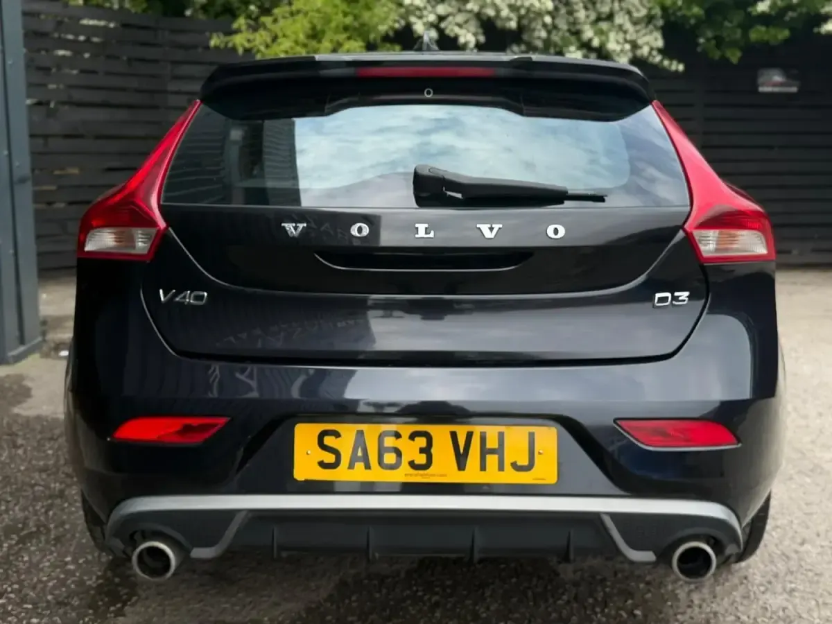 Gebraucht Volvo V40 R-Design 150 PS (110 kW) 2013 Schwarz Kleinwagen