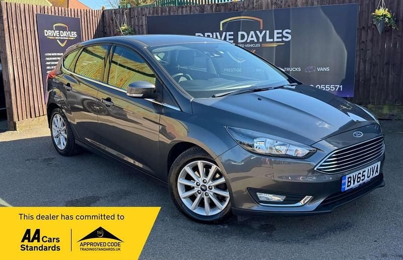 Used Ford Focus Titanium 125 HP (91 kW) 2015 Grey Hatchback