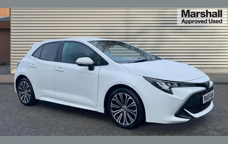 Used Toyota Corolla Design 116 HP (85 kW) 2019 White Hatchback
