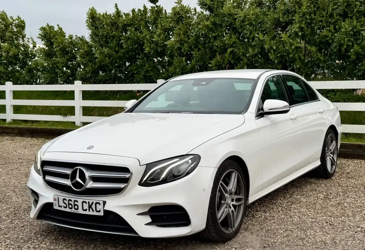 Usado Mercedes E220 AMG line 2016 Blanco Berlina