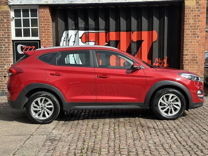 Used Hyundai Tucson SE 141 HP (103 kW) 2018 Red SUV