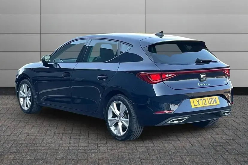 Used Seat Leon FR 128 HP (94 kW) 2022 Asphalt blue Hatchback