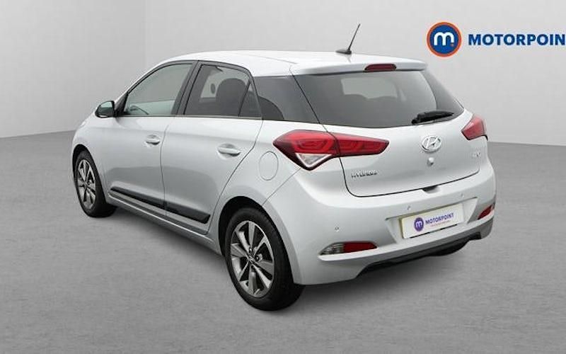 Used Hyundai i20 Premium 84 HP (61 kW) 2018 Silver Hatchback