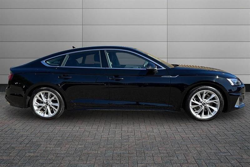 Begagnad Audi A5 Sport 150 HK (110 kW) 2024 Svart Halvkombi