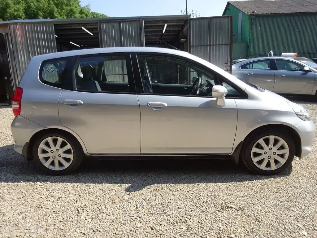 Used Honda Jazz SE 83 HP (61 kW) 2006 Silver Hatchback