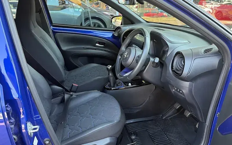 Used Toyota Aygo X 72 HP (52 kW) 2023 Blue SUV