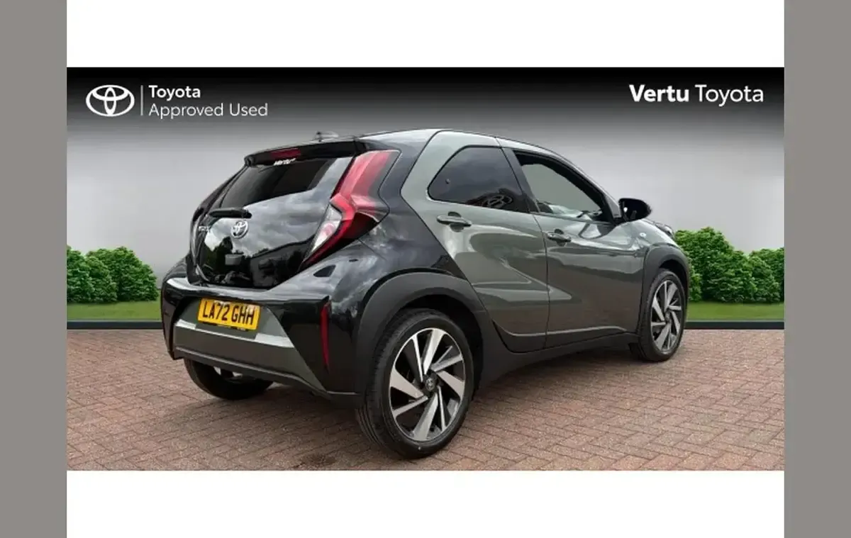 Used Toyota Aygo X 71 HP (52 kW) 2023 Green SUV