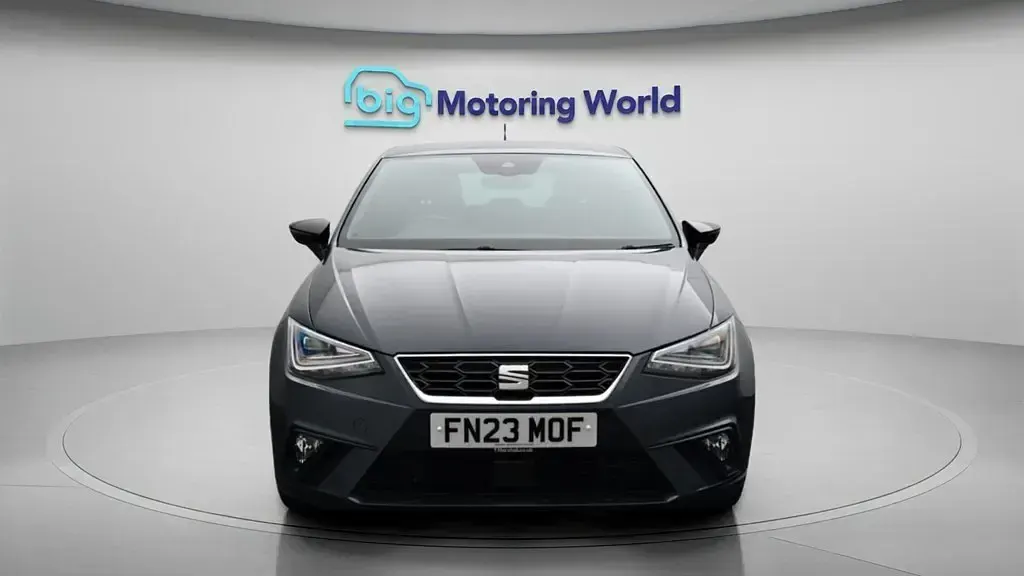 Usado Seat Ibiza FR 80 CV (58 kW) 2023 Gris Utilitario