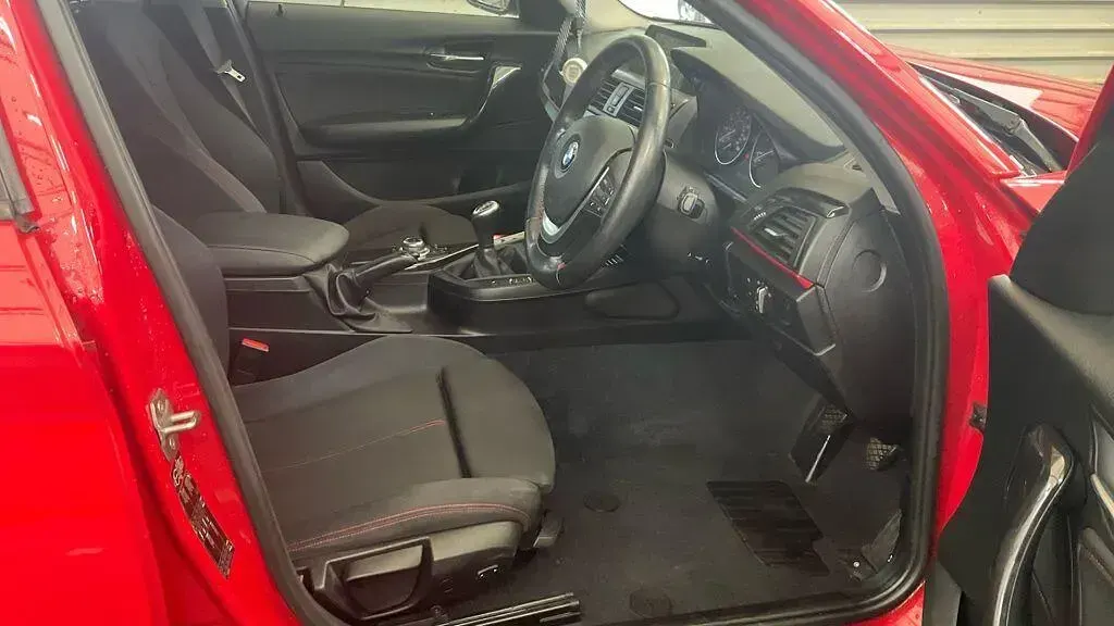 Used BMW 118 Sport Line 2015 Red Hatchback