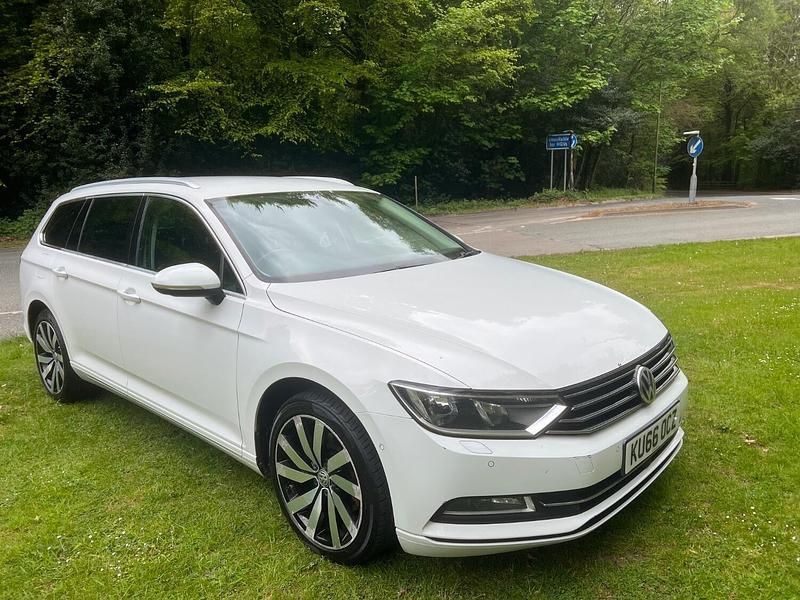 Used VW Passat Business 120 HP (88 kW) 2016 White Estate