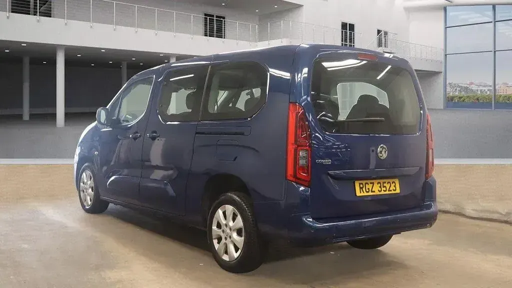 Used Vauxhall Combo S 100 HP (73 kW) 2020 Blue MPV