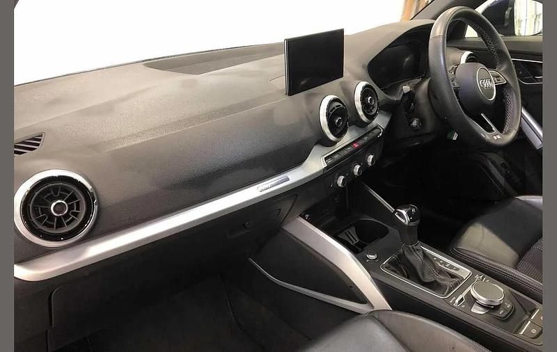 Used Audi Q2 S-Line 147 HP (108 kW) 2022 Blue SUV