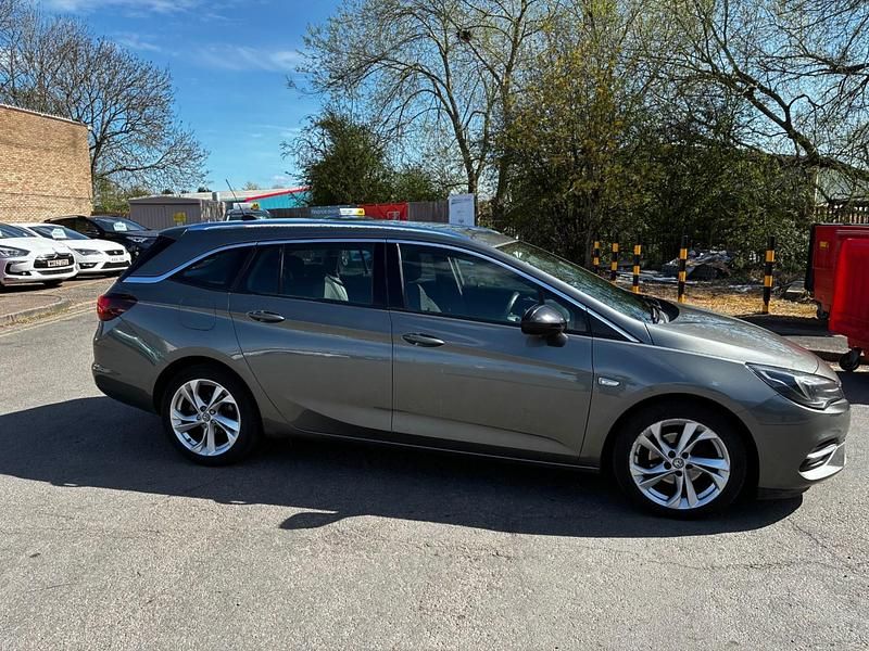 Used Vauxhall Astra SRi 122 HP (89 kW) 2021 Grey Estate