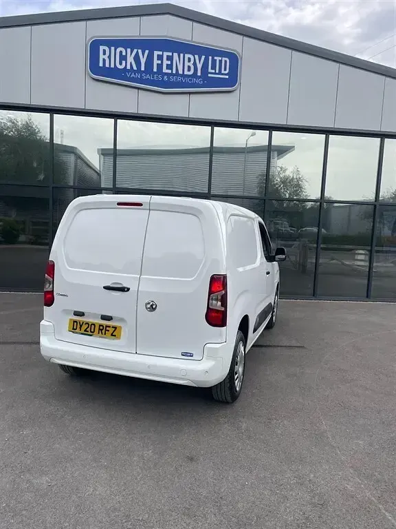 Used Vauxhall Combo Sportive 100 HP (73 kW) 2020 White MPV