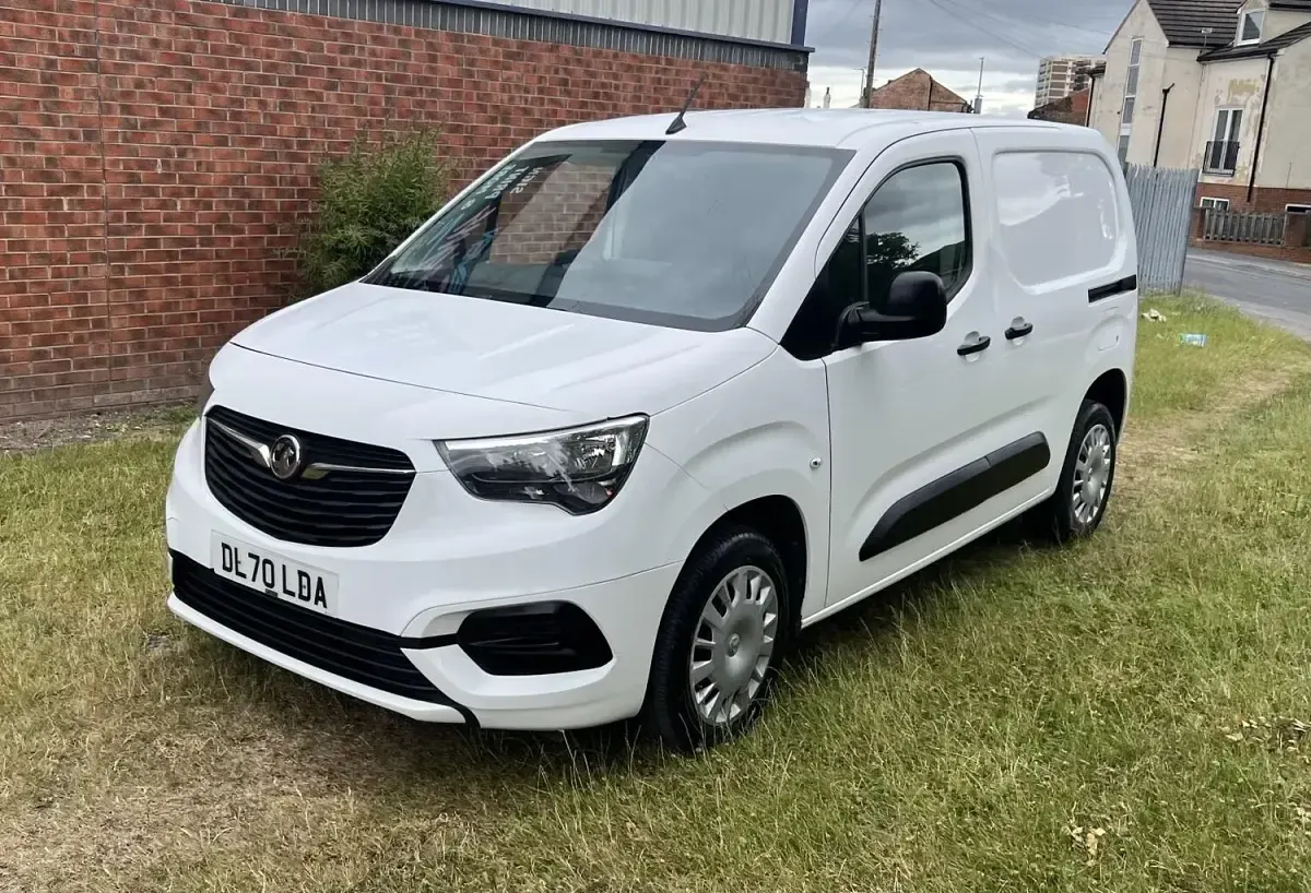 Used Vauxhall Combo Sportive 100 HP (73 kW) 2020 White MPV
