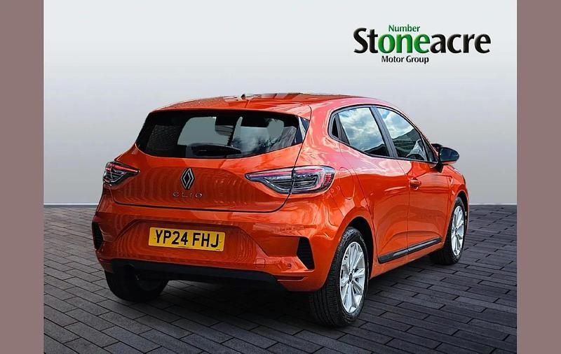 Used Renault Clio V Evolution 88 HP (64 kW) 2024 Orange Hatchback