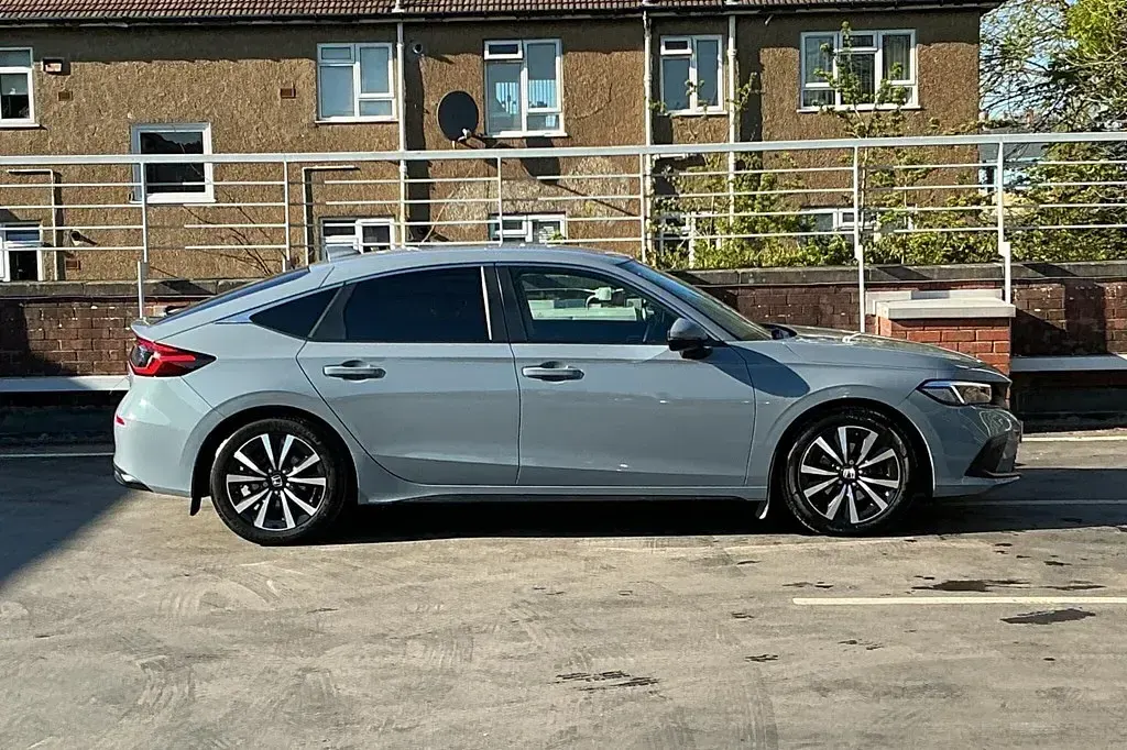 Używany Honda Civic Elegance 2022 Szary Hatchback