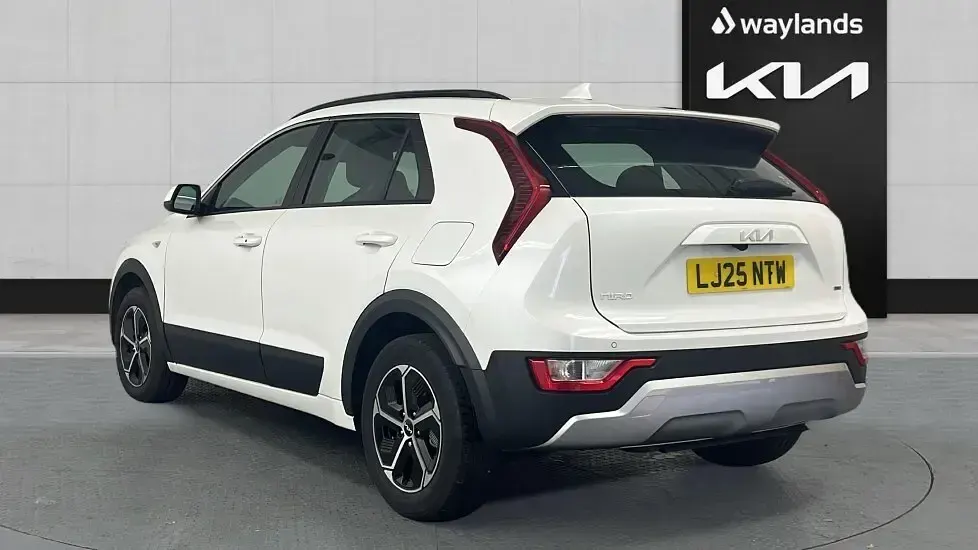 Used Kia Niro 2025 White SUV