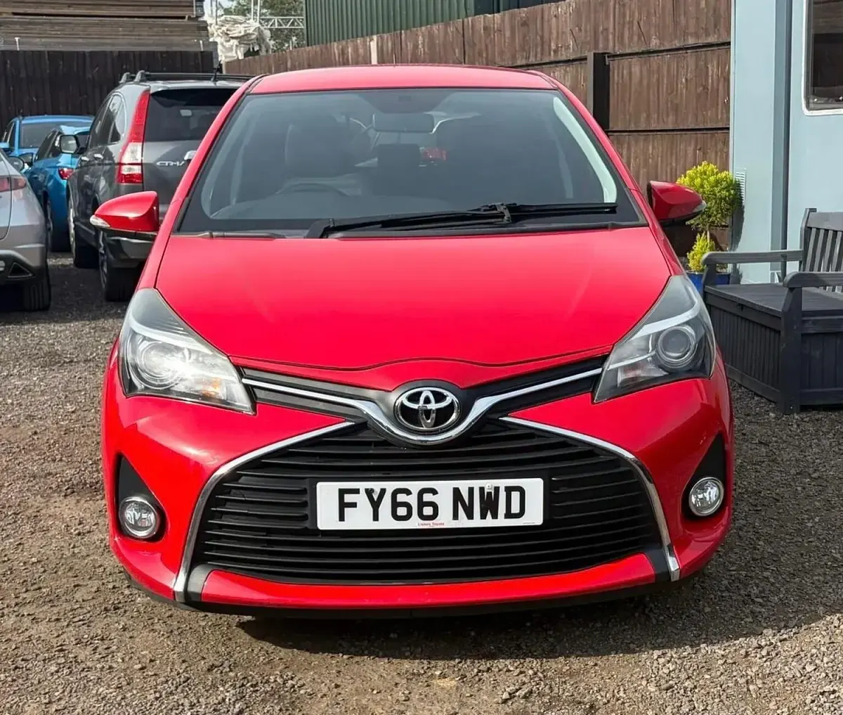 Used Toyota Yaris 99 HP (72 kW) 2016 Red Hatchback