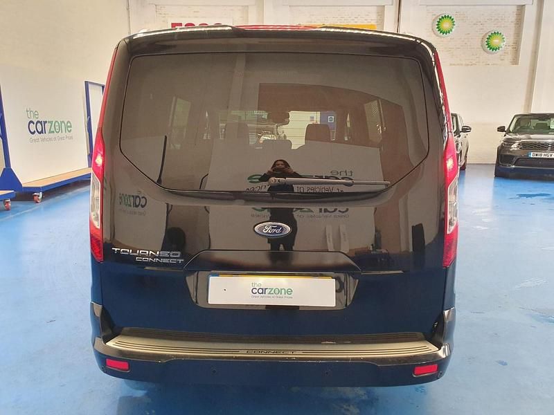 Used Ford Tourneo Connect Titanium 120 HP (88 kW) 2016 Black MPV