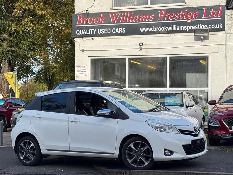White Used 2013 Toyota Yaris Trend Hatchback | £4,350 (Fair price) - Image 1/4